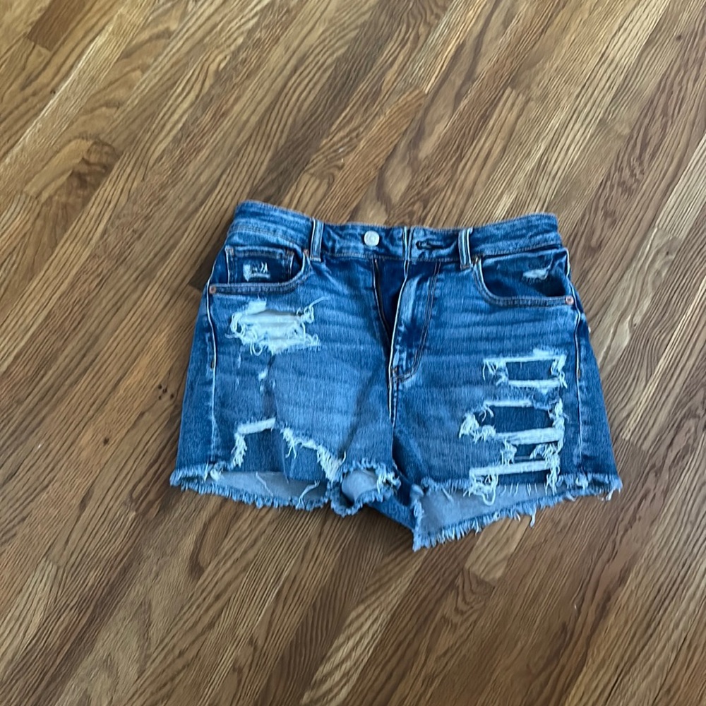 American eagle barely worn size 6 shorts
